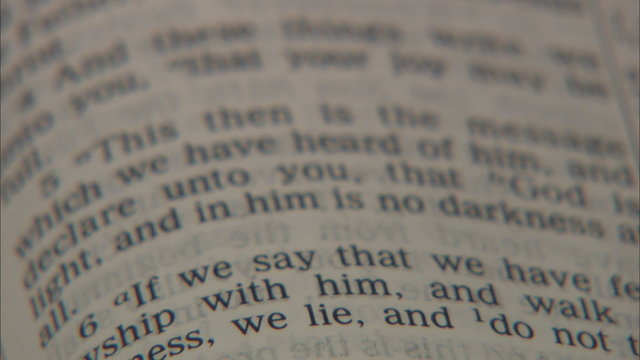 Bible Pan with Shallow DOF