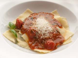 Culingiones mit Tomatensosse