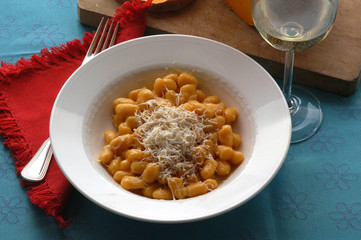 Gnocchi di zucca con ricotta affumicata alla bellunese
