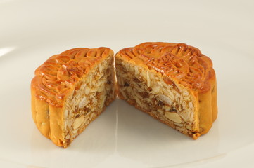 cut moon cake on the table