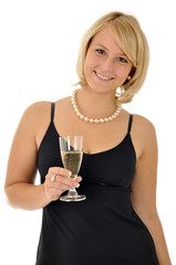 Junge Frau in Abendkleid mit Sektglas