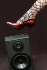 fuß in roten pumps © Tama-Tama