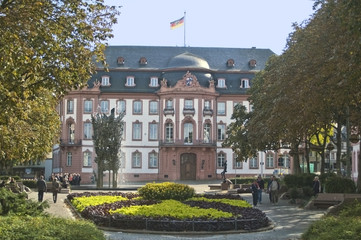 Fototapeta na wymiar Mainz Fasnachtsbrunnen