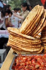 Fototapete Rund Muslimisches Brot auf dem Markt in Xian, China © Delphotostock