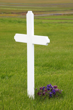 Grave in rural Iceland