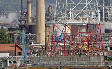 Fototapeta premium Industrieanlagen an der Seine, Frankreich