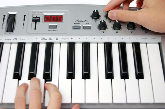 Mini midi keyboard controller