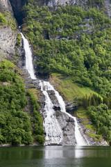 Fototapeta na wymiar Waterfall flowing
