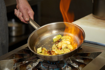 Kochtopf mit Feuer
