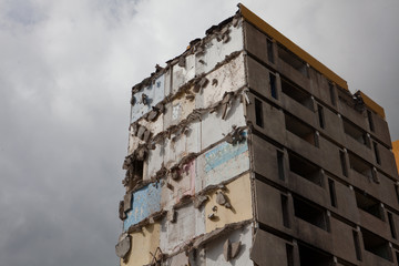 Immeuble partiellement détruit