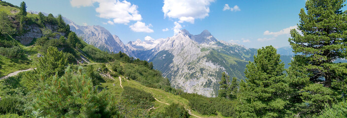 Wettersteingebirge mit Zugspitze und Reintalgraben