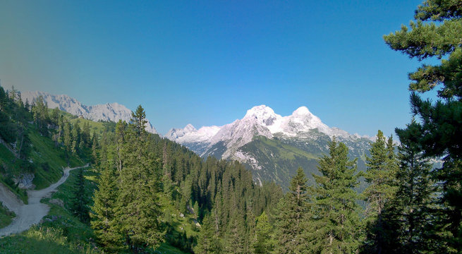 Wetterstein, Zugspitze und Wanderweg