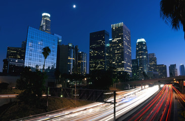 Fototapeta na wymiar Downtown Los Angeles Autostrada w nocy