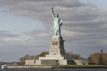 Fototapeta na wymiar Liberty Statue viewed from New York City Lower Manhattan