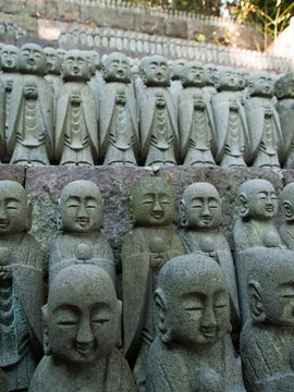 Kamakura, Monk statues