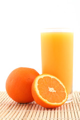 Orange juice and ripe oranges
