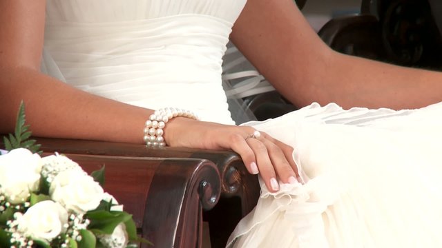 Braut in wei&szlig;em Kleid