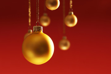 gold christmas balls - obrazy, fototapety, plakaty