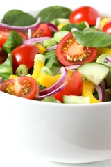 salat mit tomaten, zwiebel, feldsalat und paprika