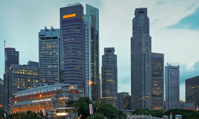 Gartenposter Singapore skyscrapers in evening © Dmitry Rukhlenko