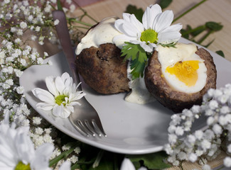 Hackfleischbällchen gefüllt mit Ei