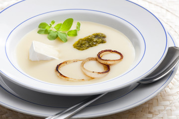 onion soup with pesto and brie cheese