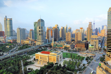 Obraz premium China Shanghai Opera House and city skyline