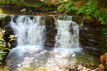 Obraz premium Mały wodospad górski (Beskidy)