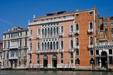 Fototapeta na wymiar Red and Pink Buildings on Grand Canal