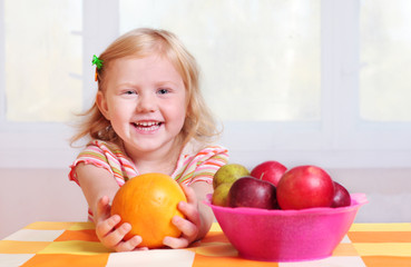 Fototapeta premium little girl with fruit
