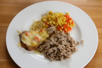 Kalbsschnitzel überbacken mit Gemüse