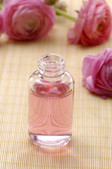 Obraz na płótnie Canvas Dahlia flower and petal with spa bottle
