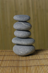 Fototapeta na wymiar Symetryczne zen kamienie