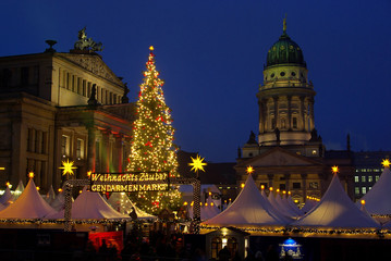 Fototapeta na wymiar Berlin Christmas market Gendarmenmarkt 12