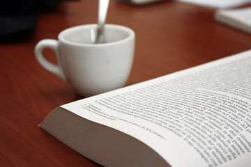 Un caffè e un buon libro..