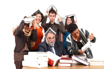 écrasé par les livres