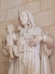 Fototapeta na wymiar Virgin Mary Statue. Matka Boża z greckiego kościoła. Locorotondo.