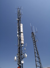 Repetidor de telefonia en lo alto del monte Ezkaba (Navarra).