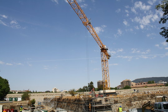 Obras de restauracion de antiguo baluarte defensivo.