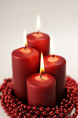 brennende rote kerzen