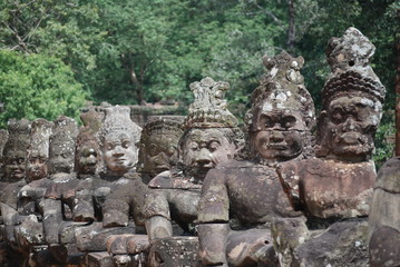 Fototapeta na wymiar Posągi d'Angkor