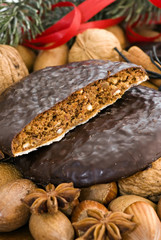 Lebkuchen und Nüsse