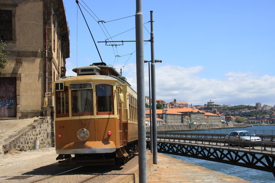 Tramway Porto Portugal © kikabu