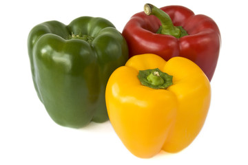 Gelbe, grüne, rote Paprika isoliert