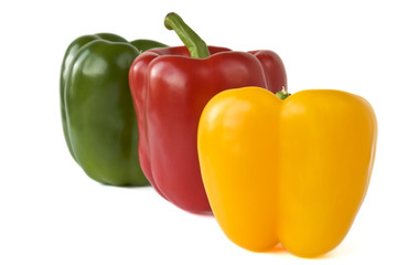 Gelbe, grüne, rote Paprika isoliert