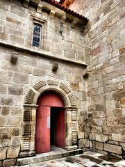 Porta lateral da Sé de Vila Real
