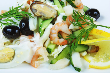 boiled shrimp with lemon