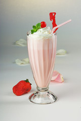 cocktails with strawberries and cream