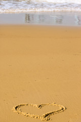 coeur sur la plage