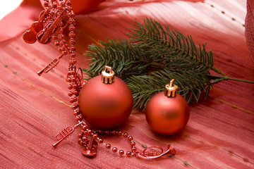 Kette mit Weihnachtskugel